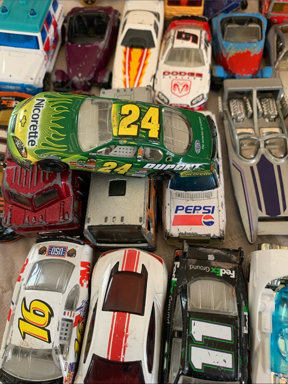 Mixed Kids Toy Cars Pack - Multicolor Hot Wheels Style Set - Picture 2 of 4